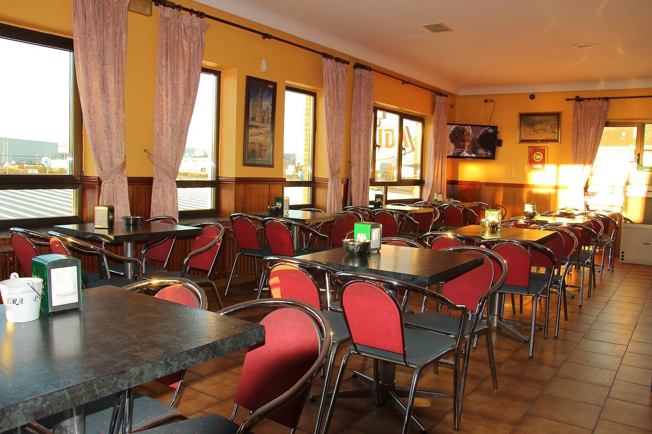 Hotel Avenida III Villadangos del Páramo Dış mekan fotoğraf