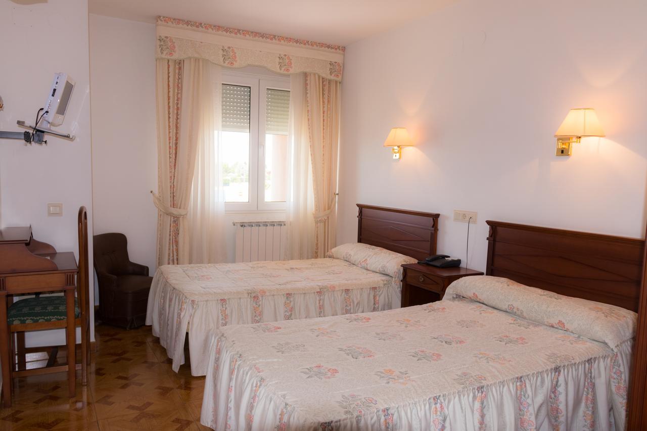Hotel Avenida III Villadangos del Páramo Dış mekan fotoğraf