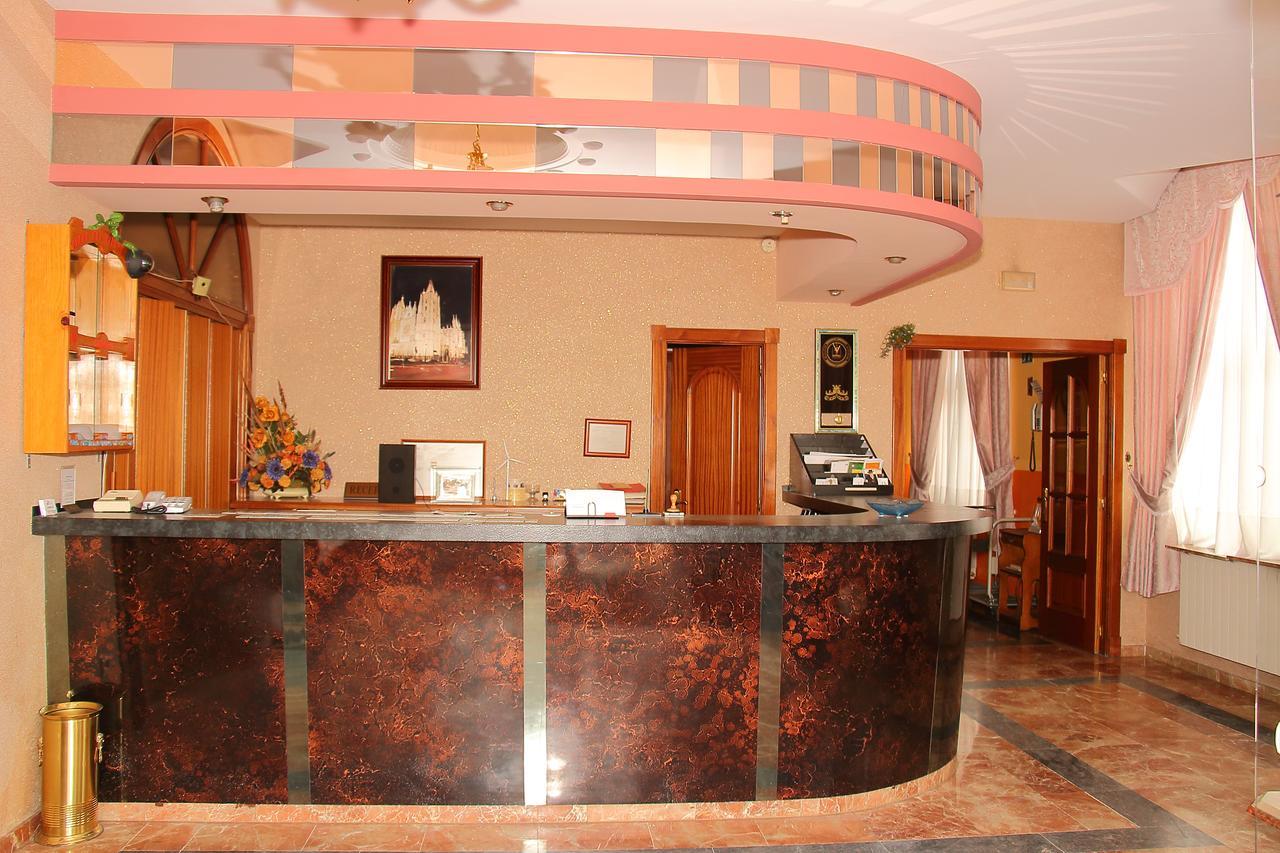 Hotel Avenida III Villadangos del Páramo Dış mekan fotoğraf